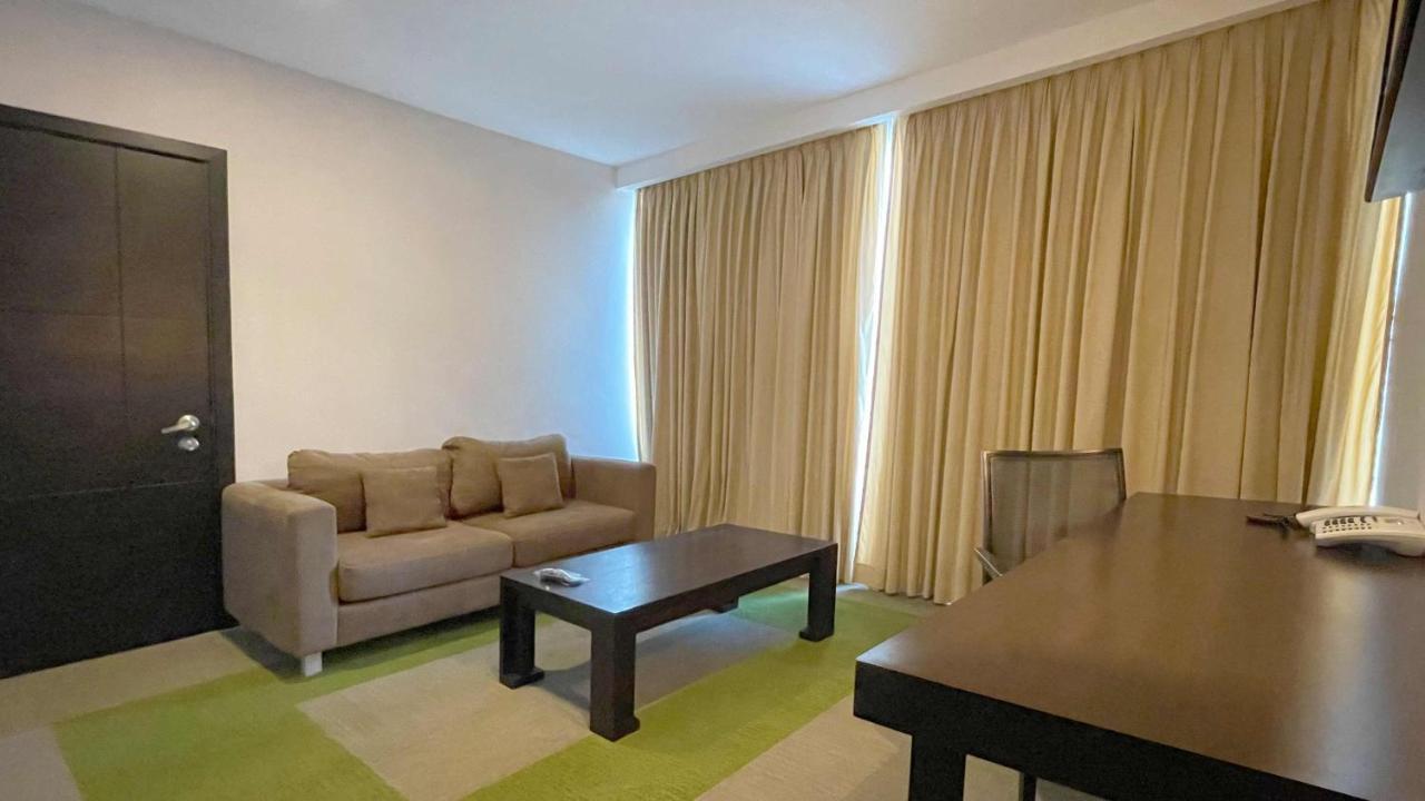 Hotel Trinitarias Suites Barquisimeto Bagian luar foto