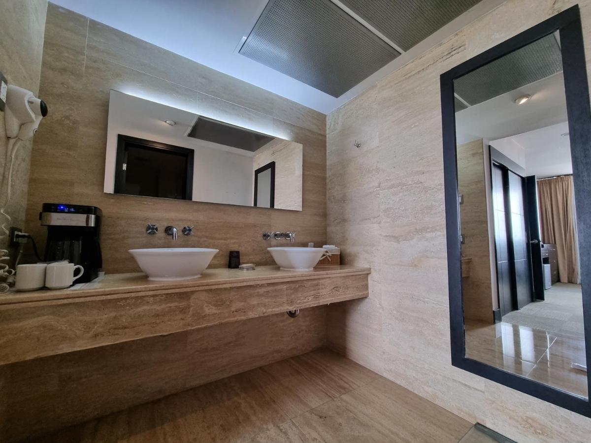 Hotel Trinitarias Suites Barquisimeto Bagian luar foto